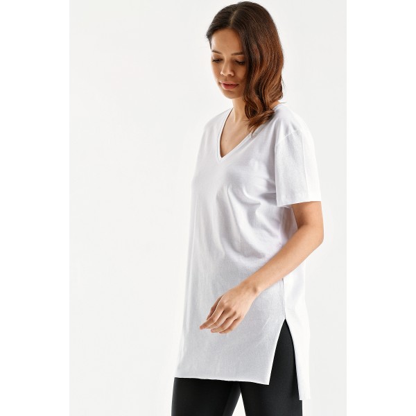 YIRTMAÇLI V YAKA TSHİRT