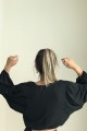 OVERSİZE KOLU LASTİKLİ OMUZU BÜZGÜLÜ BELİ LASTİKLİ BLUZ