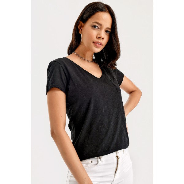 CEPLİ V YAKA TSHİRT