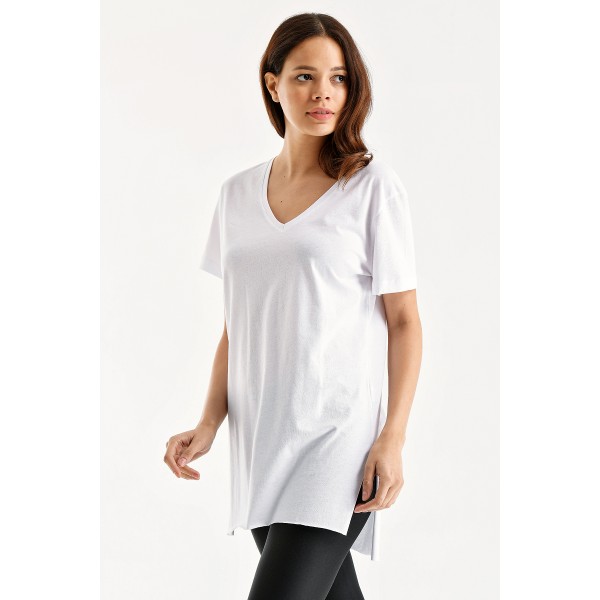 YIRTMAÇLI V YAKA TSHİRT